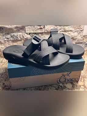 NEW! Ladies size 10- CHACO Cushz Slide in  Black/Dark pattern